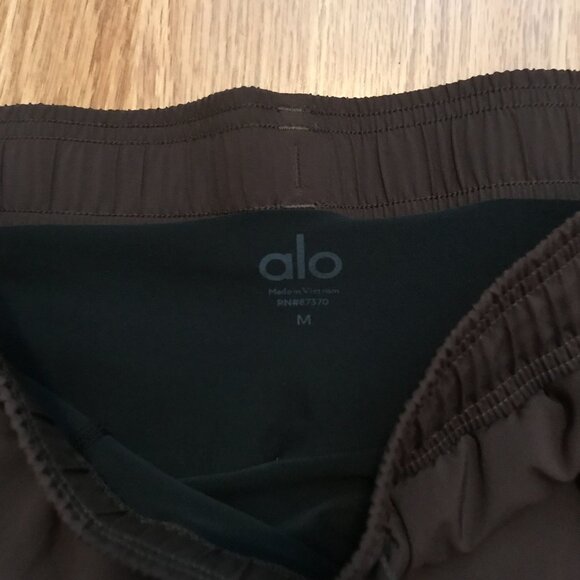 ALO Yoga Stability 2 in 1 Pants In Espresso Black Size M Leggings with Shorts - Picture 10 of 10